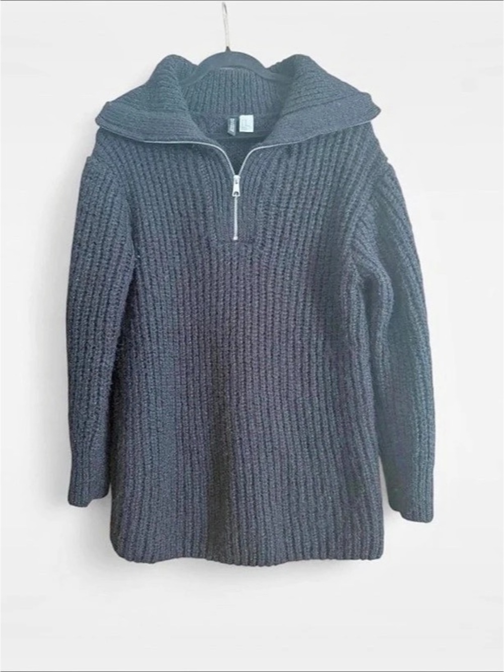 H&M Quarter-Zip Sweater Size Medium Like New